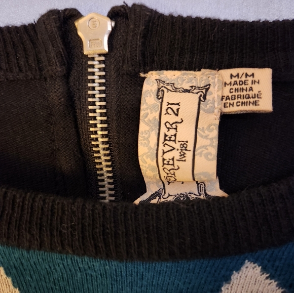 EUC Forever 21 unique geometric pattern/beaded long sweater sz med - Picture 3 of 8